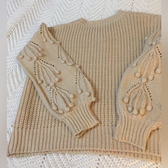 in loom Sweaters - In Loom beige bubble cable knit sweater like new 👀 🤎